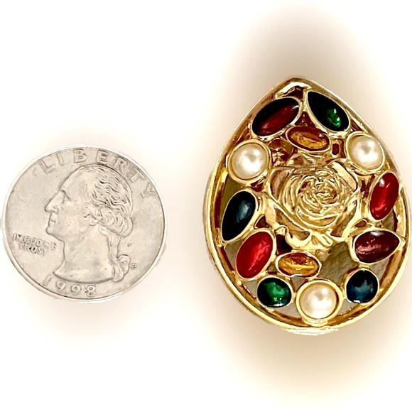 Vintage Metal Rose Jewel Tone Enamel Pearl Goldtone Teardrop Clip Earrings - Picture 3 of 4